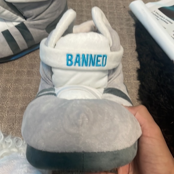 Banned slippers barley used size fits all - Picture 3 of 3